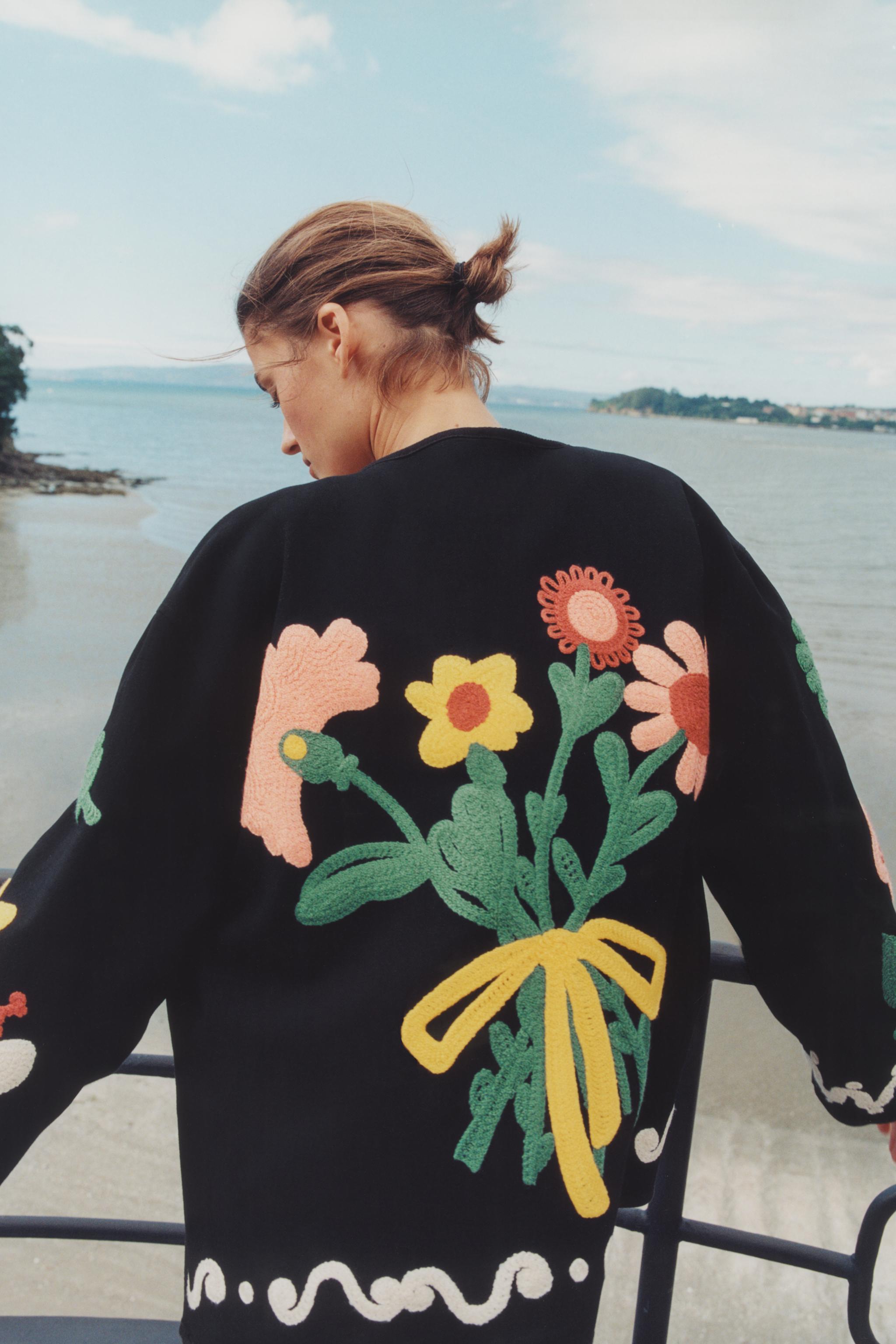 BLOUSON À FLEURS BRODÉES
